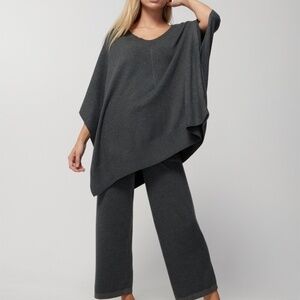 SOMA Black Luxe Soft V-Neck Poncho Size L/XL